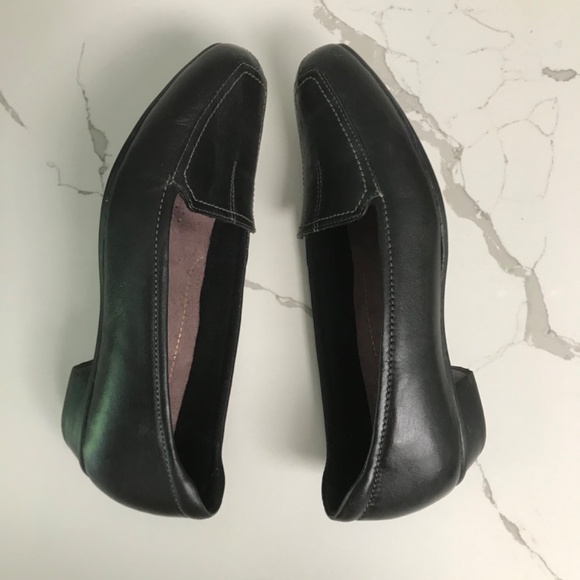 Clarks Everyday Women’s Black Leather Loafer US 6.5 M - Picture 4 of 8